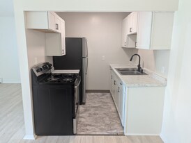 20-60-60 S Linden Rd in Mansfield, OH - Building Photo