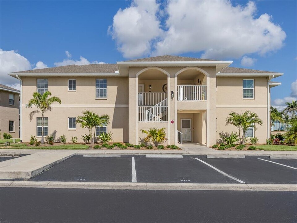 5800 Sabal Trace Dr in North Port, FL - Building Photo