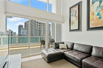 41 SE 5th St, Unit 2310 in Miami, FL - Building Photo - Building Photo
