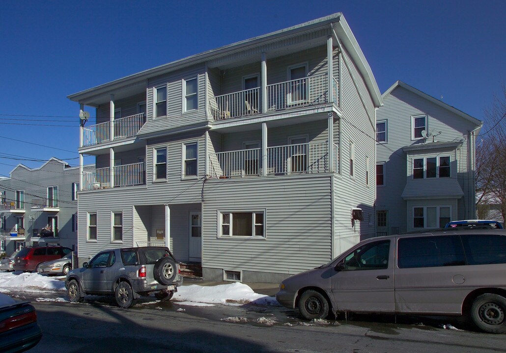 550-552 3rd St in Fall River, MA - Building Photo