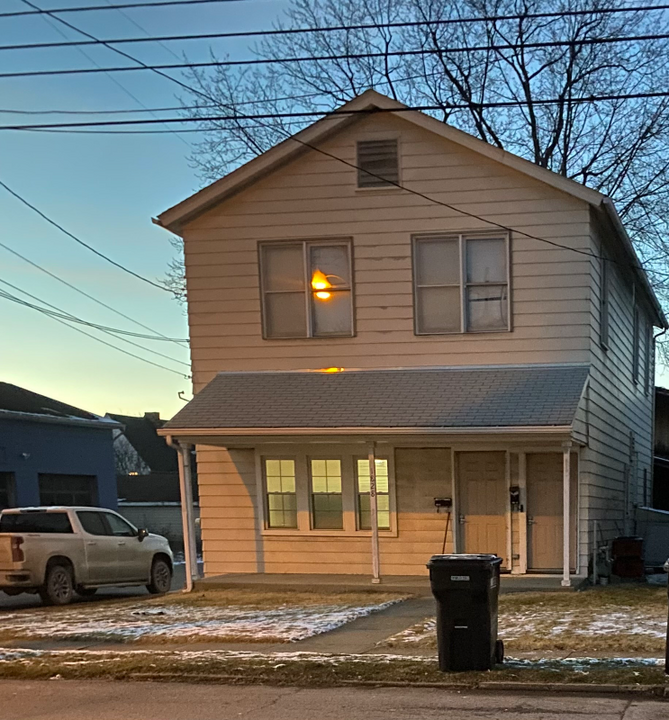 1828 Main St in Aliquippa, PA - Building Photo