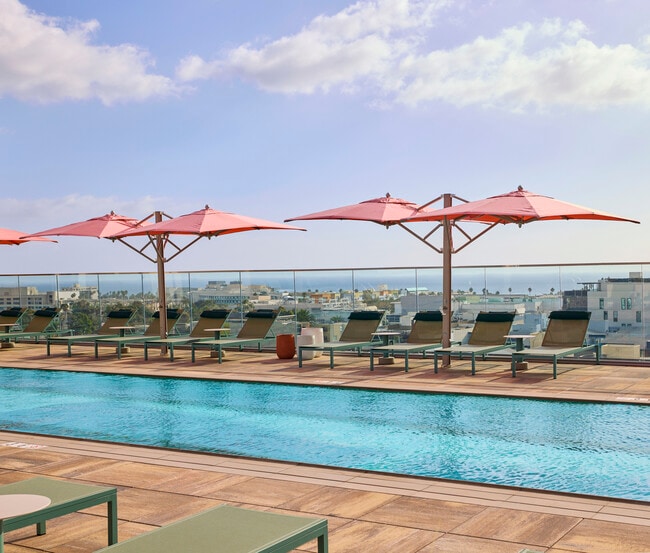 700 Broadway in Santa Monica, CA - Building Photo - Building Photo