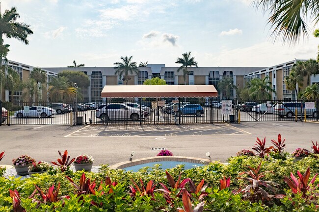 River Bend in Oakland Park, FL - Foto de edificio - Building Photo