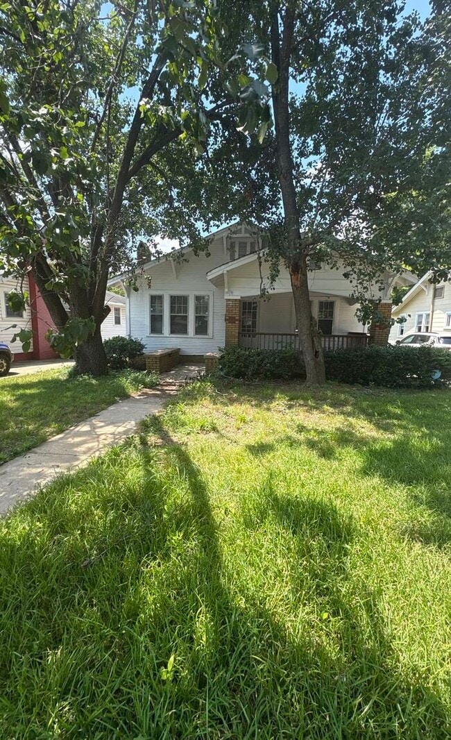 property at 1738 Damon St