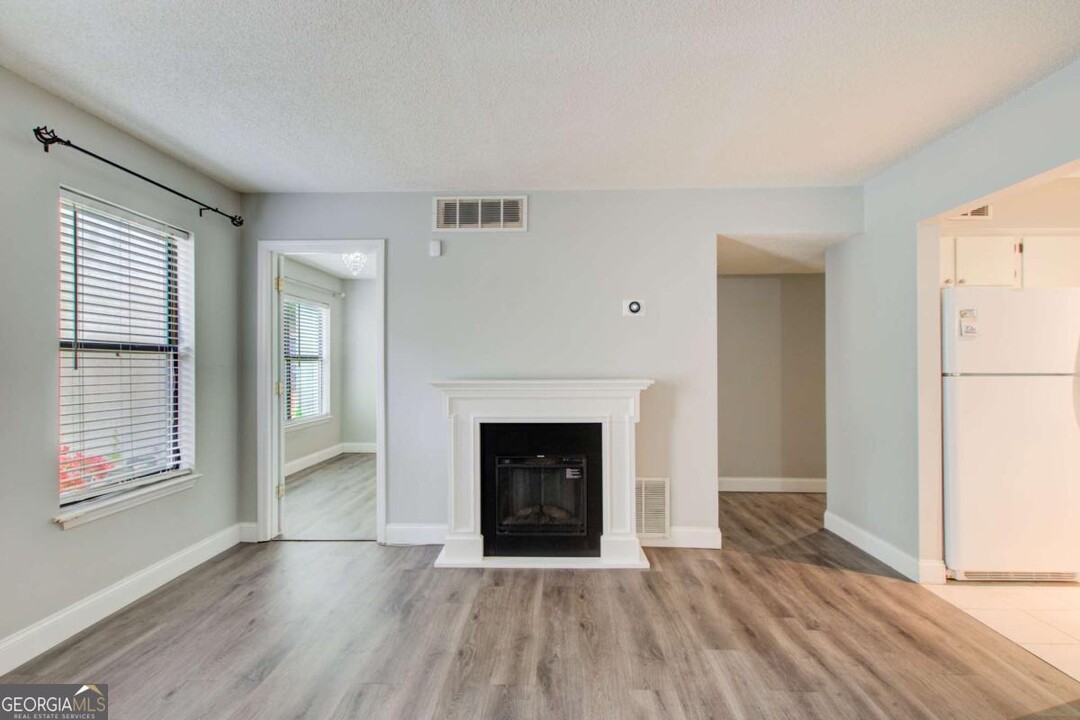 1603 Huntingdon Trail in Sandy Springs, GA - Building Photo