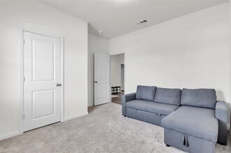 404 Stone Creek Blvd in Glenn Heights, TX - Building Photo - Building Photo