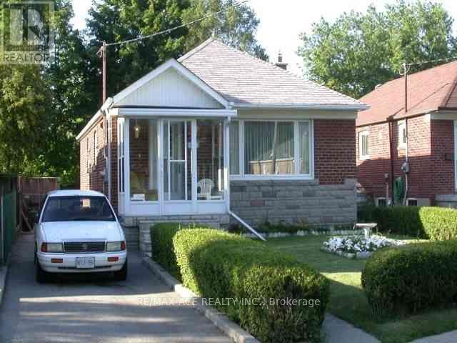 59 Dewey Dr in Toronto, ON - Building Photo
