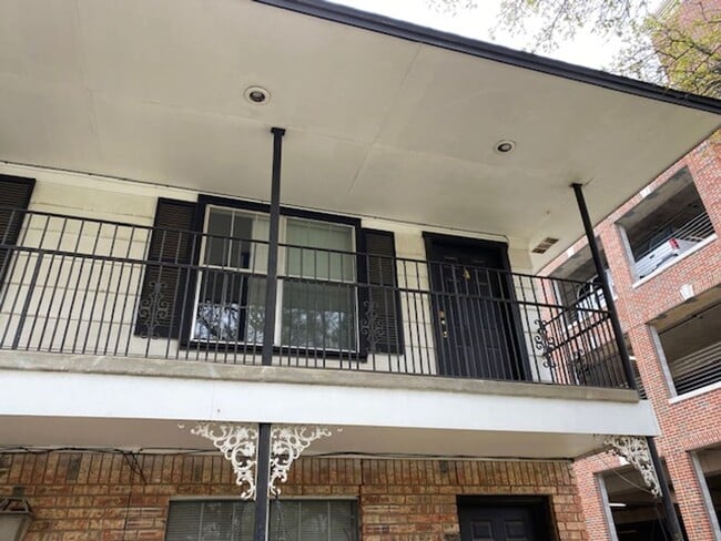 1214 N Austin St