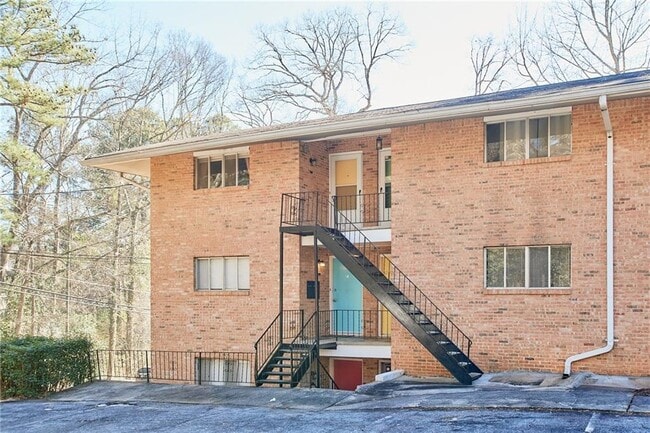450 Medlock Rd in Decatur, GA - Building Photo - Building Photo