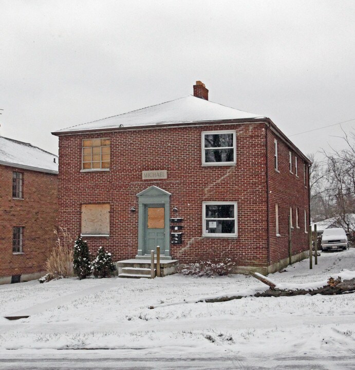 242 Basswood Ave in Dayton, OH - Building Photo