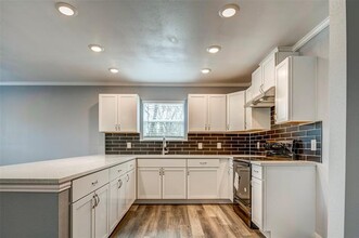 665 N Rusk Ave in Denison, TX - Building Photo - Building Photo