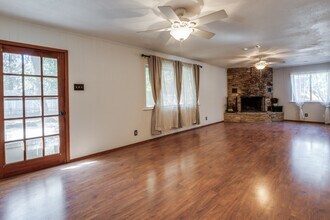 931 Hallmark in New Braunfels, TX - Building Photo - Building Photo