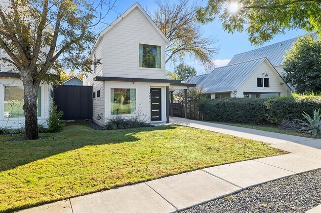 404 Powell Cir in Austin, TX - Building Photo - Building Photo