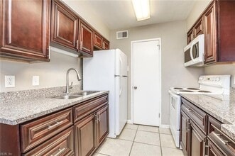 1226 Little Bay Ave, Unit 1 in Norfolk, VA - Building Photo - Building Photo