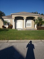 554 Reddicks Cir in Winter Haven, FL - Building Photo