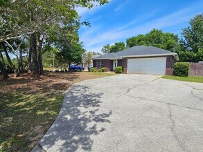 7318 E Bay Blvd in Navarre, FL - Building Photo - Building Photo