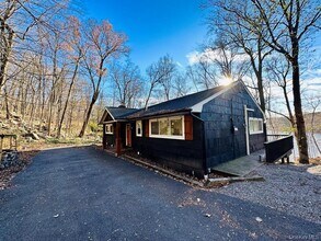 117 Seven Hills Lake Dr in Carmel, NY - Building Photo - Building Photo