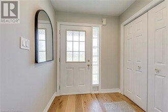 2116 Prospect St in Burlington, ON - Building Photo - Building Photo