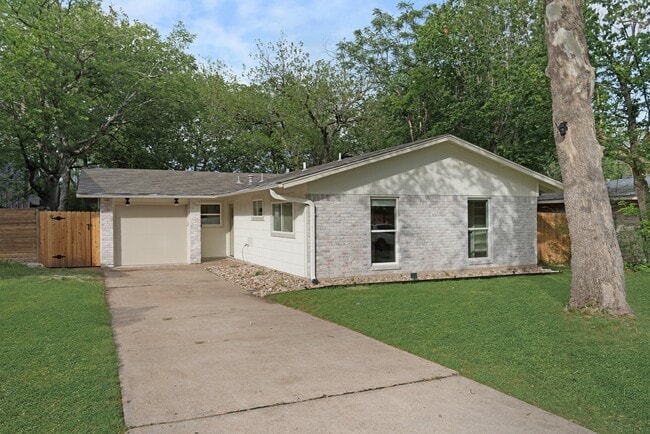 404 Arbor Ln in Austin, TX - Building Photo - Building Photo