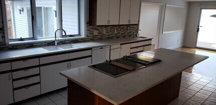 109 E Emerson Rd in Lexington, MA - Building Photo - Building Photo