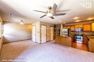 2828 W Hillshire Dr in Fayetteville, AR - Foto de edificio - Building Photo