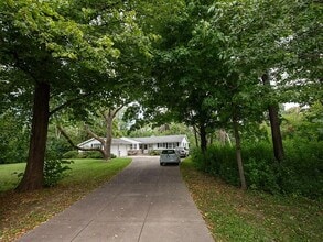 14830 Golf Pky in Brookfield, WI - Building Photo - Building Photo