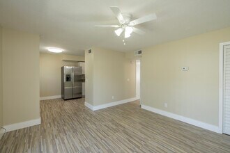 Port Tampa Flats in Tampa, FL - Building Photo - Interior Photo