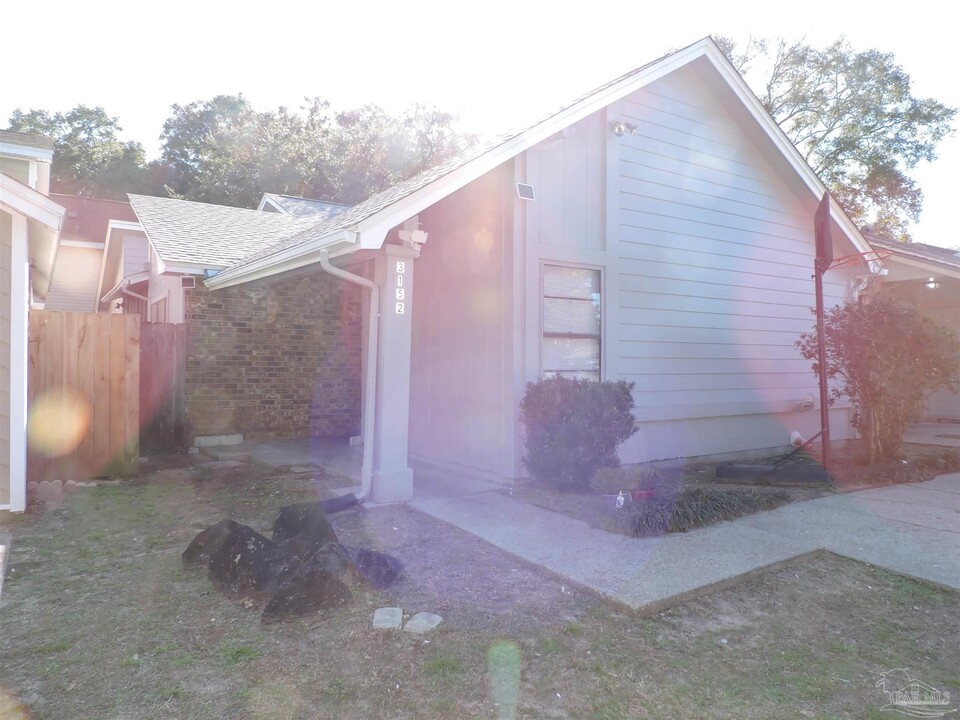 3152 Cedarwood Village Ln in Pensacola, FL - Building Photo