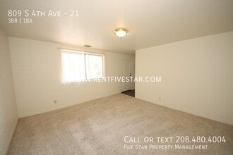 Collegiate Inn in Pocatello, ID - Building Photo - Building Photo