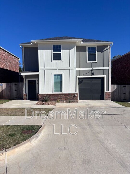 913 Riva Pkwy in Norman, OK - Building Photo