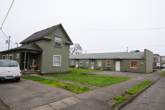 1348 12th St in Salem, OR - Building Photo - Building Photo