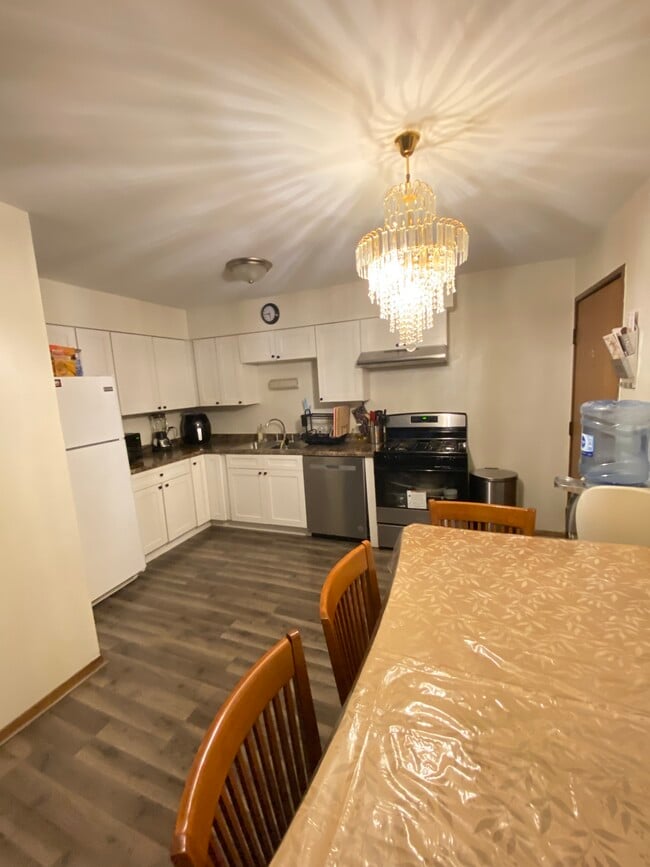 2270 Century Point Ln in Glendale Heights, IL - Building Photo - Building Photo