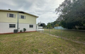 3912 5th St Cir E in Bradenton, FL - Building Photo - Building Photo
