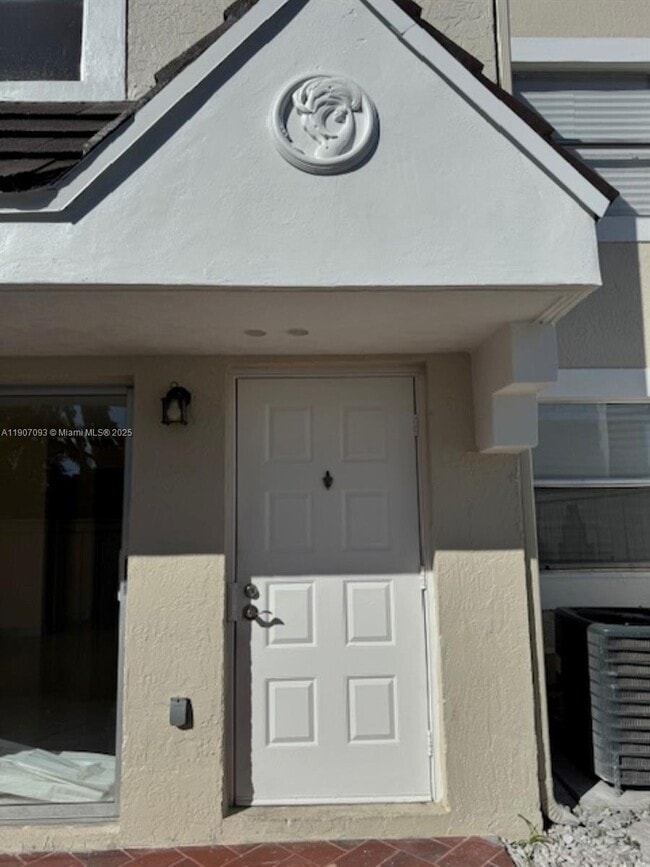 4570 SW 68th Ct Cir in Miami, FL - Building Photo - Building Photo