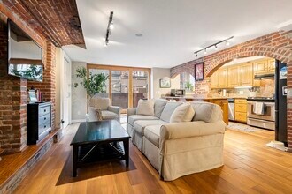 36 Union Park in Boston, MA - Foto de edificio - Building Photo