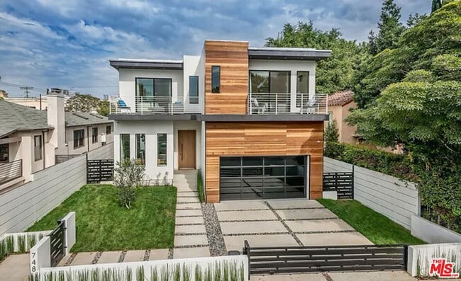 748 N Detroit St in Los Angeles, CA - Foto de edificio - Building Photo