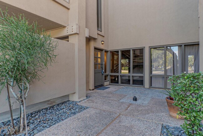 7931 E San Miguel Ave in Scottsdale, AZ - Building Photo - Building Photo