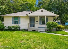 5020 Campenella Dr in Jacksonville, FL - Building Photo