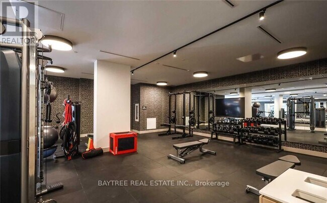 130 River St in Toronto, ON - Building Photo - Building Photo