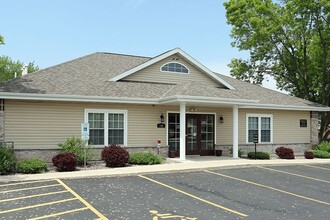 COURTYARD APARTMENTS in Fond du Lac, WI - Building Photo - Building Photo