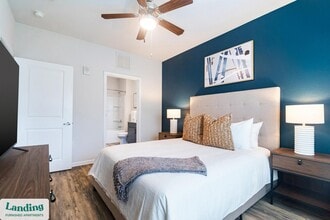 655 W Mallard Creek Church Rd in Charlotte, NC - Foto de edificio - Building Photo