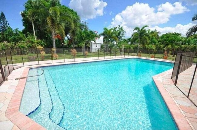 272 NW 45th St