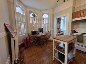 102 Wellington St in Kingston, ON - Building Photo - Building Photo