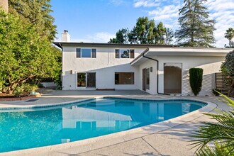 4920 Tarzana Woods Dr in Tarzana, CA - Building Photo - Building Photo