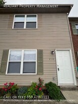 210 Coburn Dr in Nicholasville, KY - Building Photo