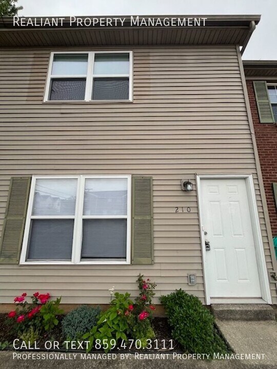 210 Coburn Dr in Nicholasville, KY - Building Photo