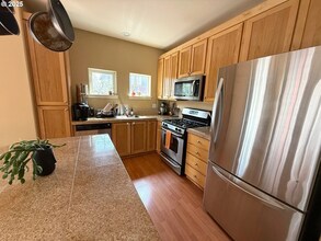 22832 SW Forest Creek Dr in Sherwood, OR - Building Photo - Building Photo