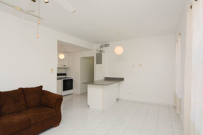 533 N Claremont Ave, Unit G03C