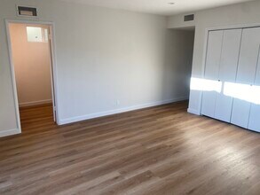 5419 Murietta Ave in Sherman Oaks, CA - Foto de edificio - Building Photo