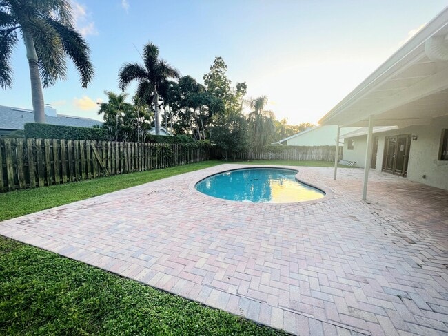 4834 Willow Dr in Boca Raton, FL - Building Photo - Building Photo